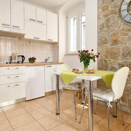 Giardino Apartment *